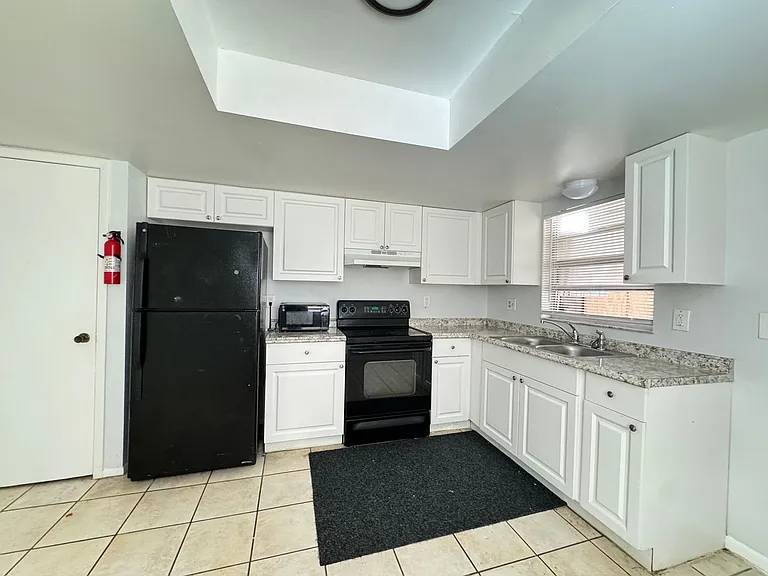 65th Properties — Photo 3