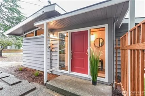 18750 12th Ave NE Photo 1