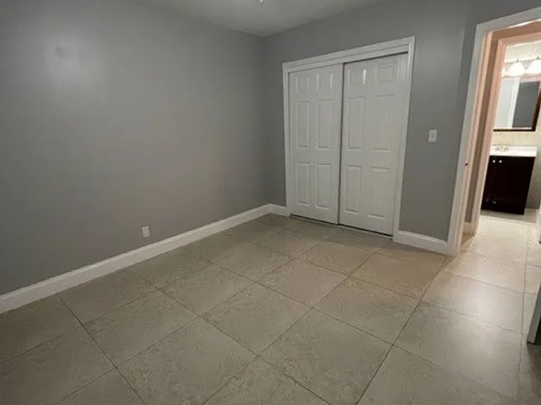 2640 NE 8th Ave — Photo 35