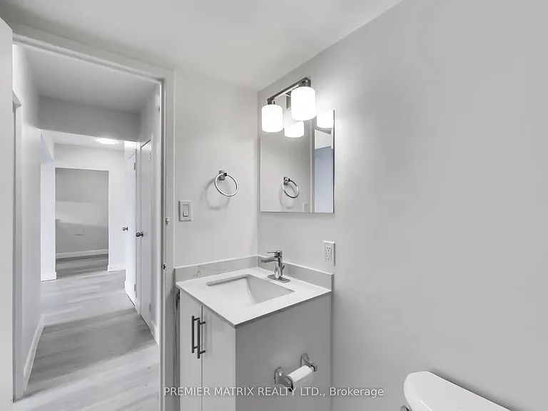 65 Thorncliffe Park Dr #907 — Photo 4