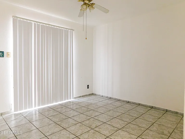 726 Medina St — Photo 12
