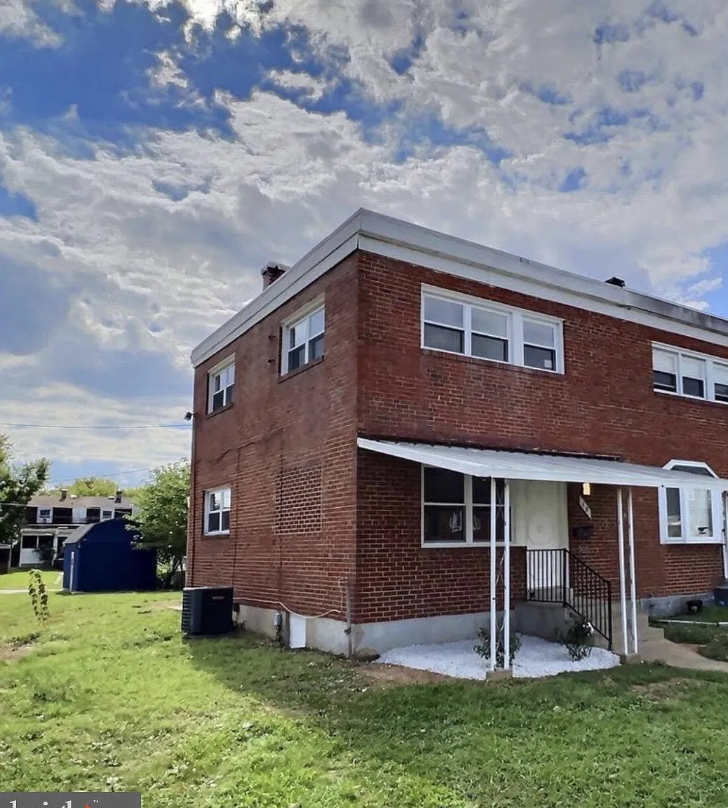 3 bed, 1.5 bath, 1512 sqft, $2,200 — Photo 1
