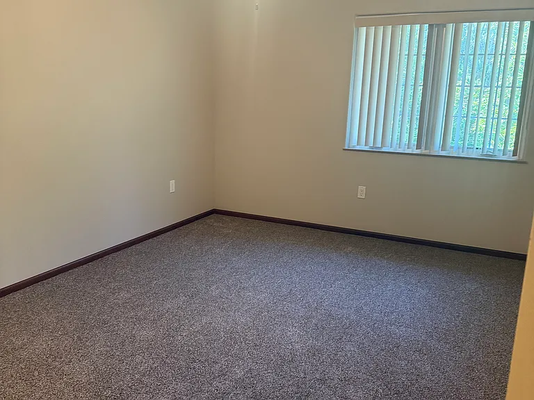 219 W Hahn Ave — Photo 14