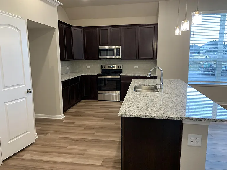 1765 Spence St — Photo 9