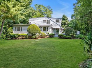 3 Gilbert Rd W, Kings Pt, NY 11024