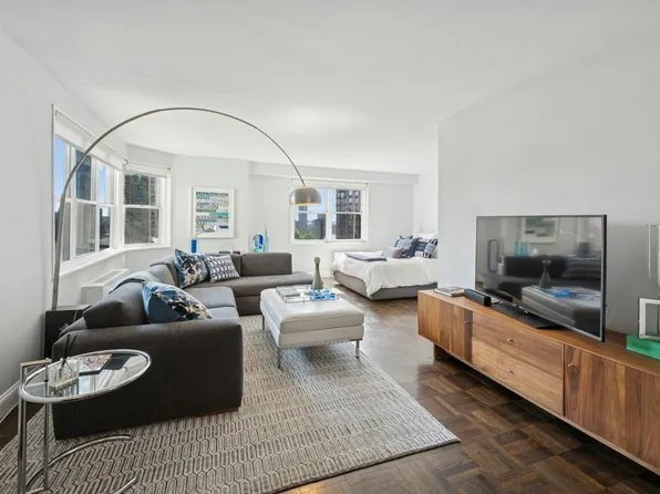 300 East 40th Street 24H image 1 of 15
