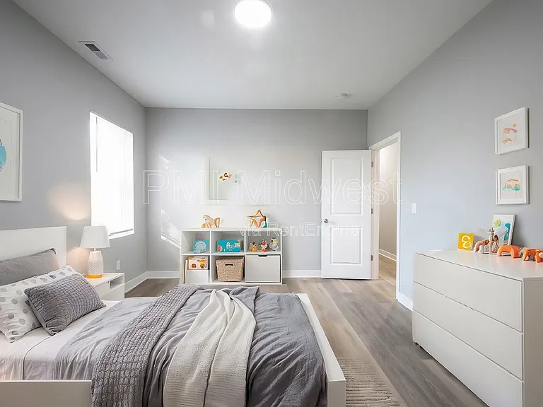 2038 E Maryland St #B — Photo 14