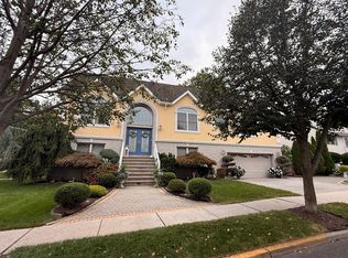 424 Page Ave, Lyndhurst, NJ 07071