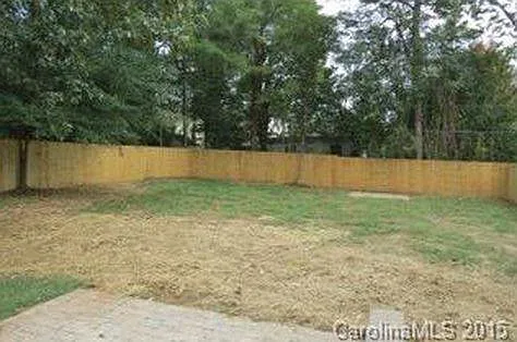 2210 Chatham Ave — Photo 12