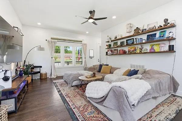 3715 Fairview Dr — Photo 6