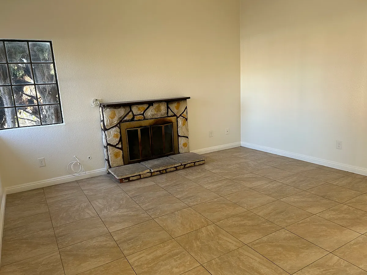 Building Photo - 686 Carefree Dr