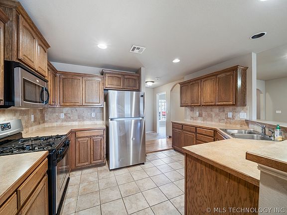 5th image of 26449 N Vintage Trace Dr