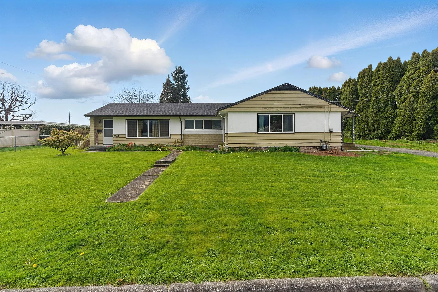 8687 Elm Dr photo 1