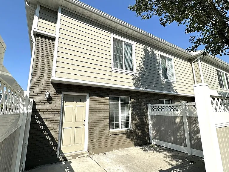 Creekside Oaks Apartments — Photo 27