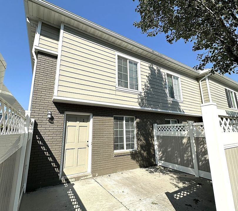 1st image of 1347 E Rosewood Ln APT 1
