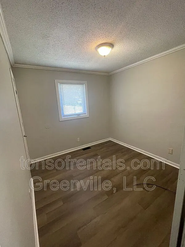 3 bed, 1.0 bath, 840 sqft, $1,000 — Photo 3