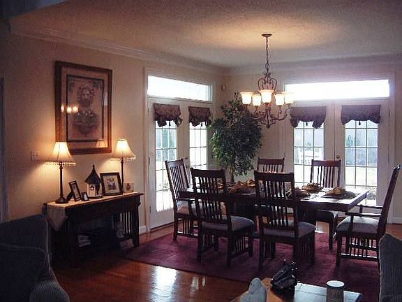 Old Farm Dining Room