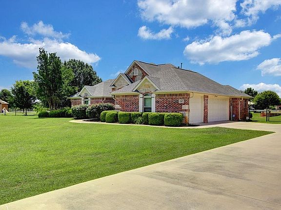 4th image of 167 Paradise Canyon Cir