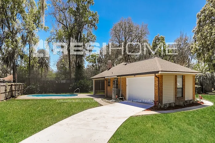 1258 Palm Dr — Photo 3