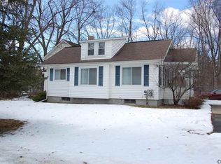 9 Wisconsin Ave, Rensselaer, NY 12144