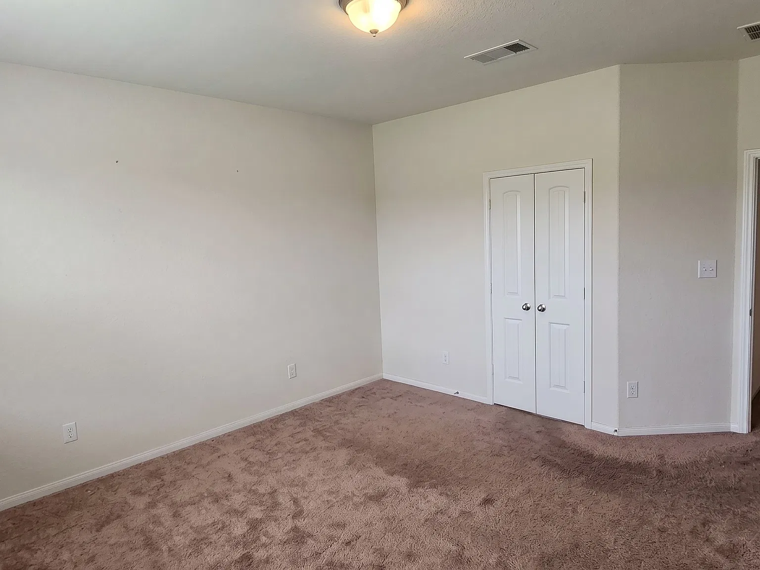 3 bed, 1597 sqft, $1,900 — Photo 4
