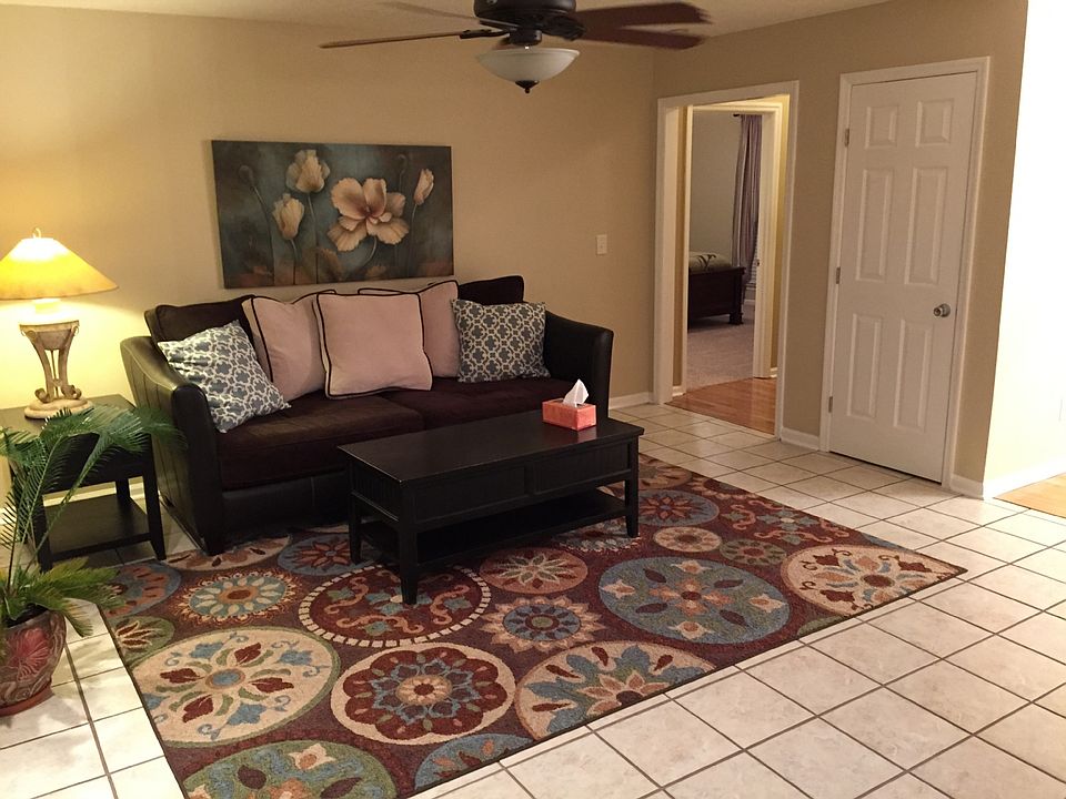 1st image of 206 Shady Ln