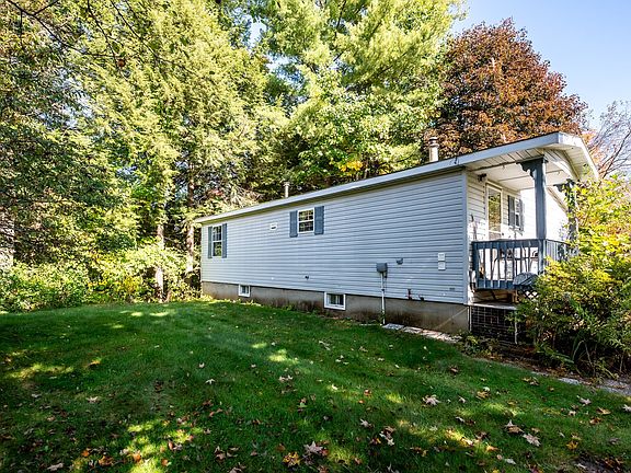 3rd image of 16 Lilac Ln