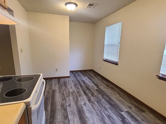 2nd image of 155 NW Zaun Ave #155