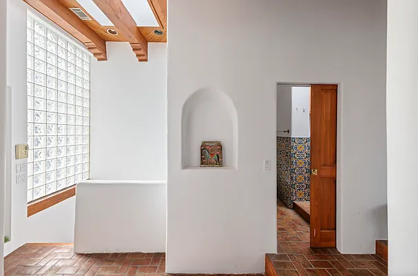 Sold by Compass | media 22