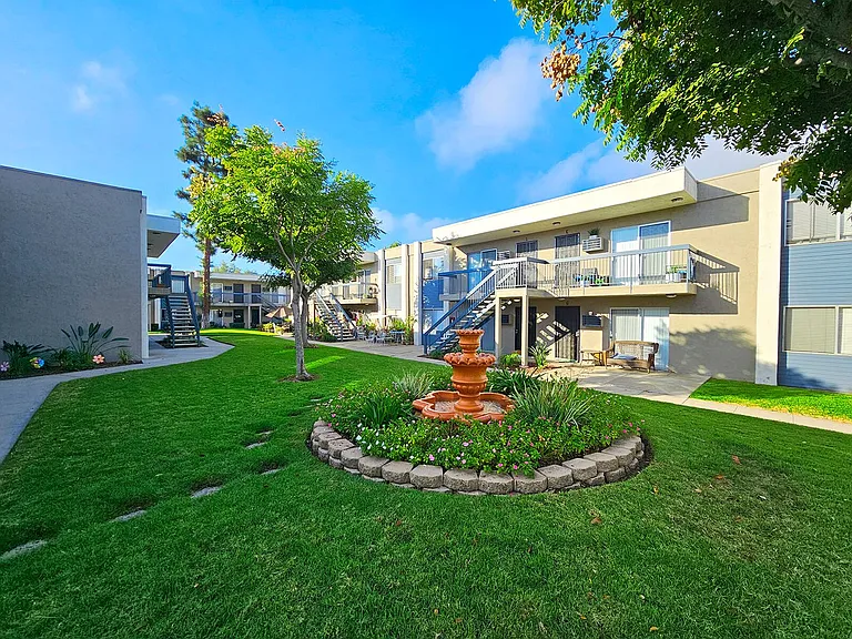 Sandalwood Apartments — Photo 41