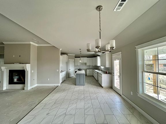4th image of 2202 Kathryn Ln