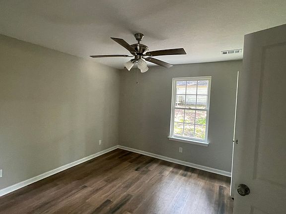 3rd image of 102 Dylan Dr