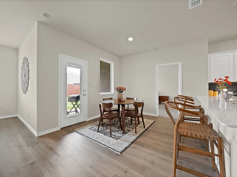 9720 Lariat Dr — Photo 4