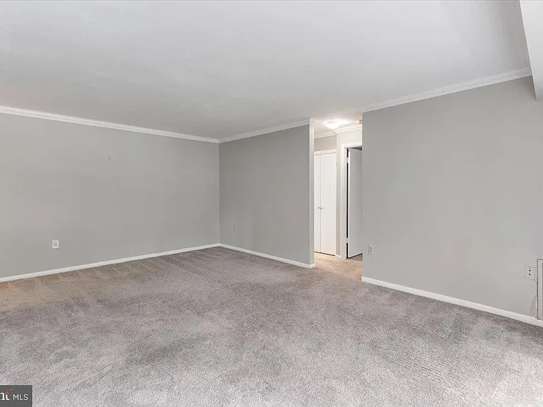2844 Dover Ln #304 — Photo 9