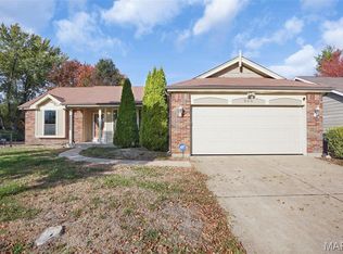 620 Bugle Run Dr, Florissant, MO 63034