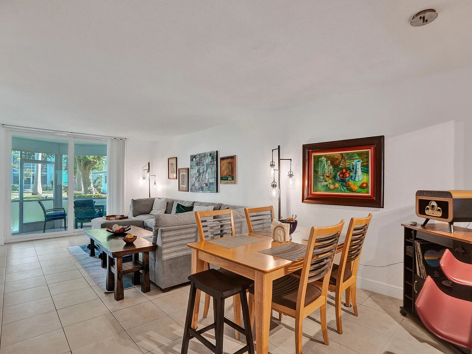 2 bed, 2.0 bath, 970 sqft, $2,400 — Photo 1
