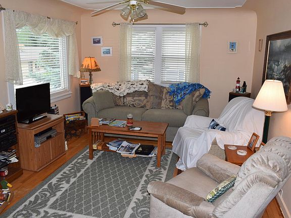 5th image of 216 6th Ave