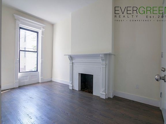 3rd image of 110 Bainbridge St #1