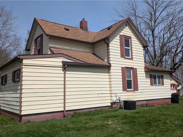 530 Shackson St, Conneaut, OH 44030