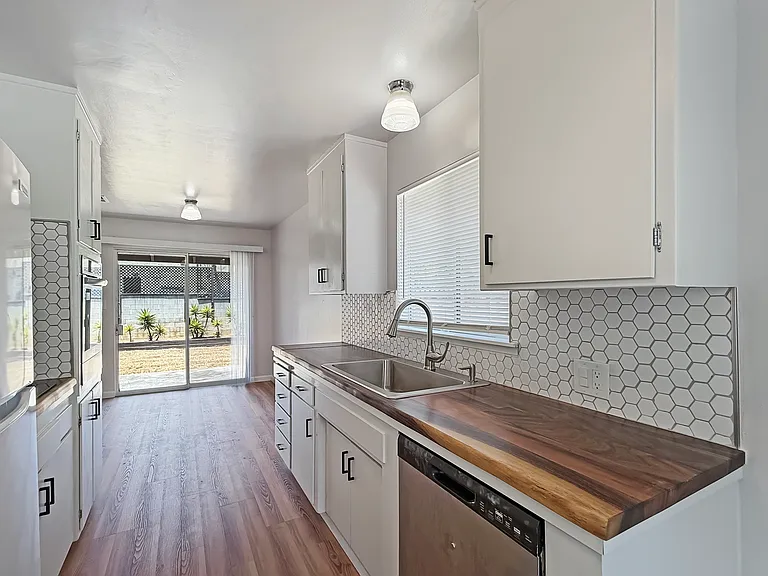 1323 Warner Ave #1323 — Photo 8