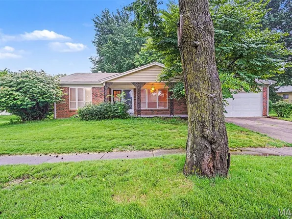 12810 Verwood Dr, Florissant, MO 63033