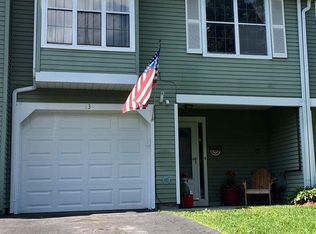 13 Stonehenge Sq, Cohoes, NY 12047