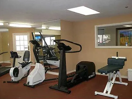 1 bed, 900 sqft, $1,999 — Photo 2