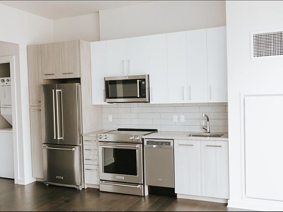 3rd image of 515 Church St Unit 3203
