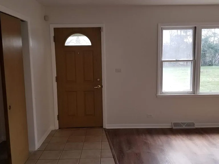 29W730 North Ave — Photo 9