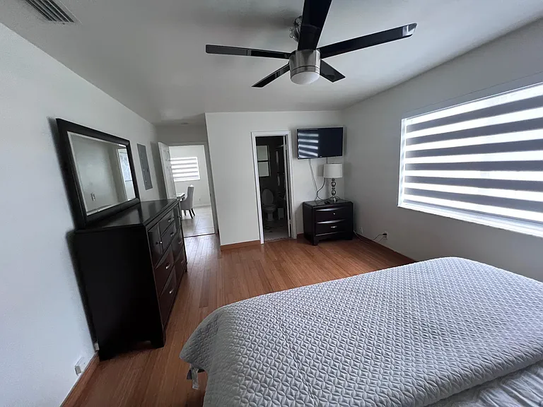 1010 Hollywood Blvd — Photo 10