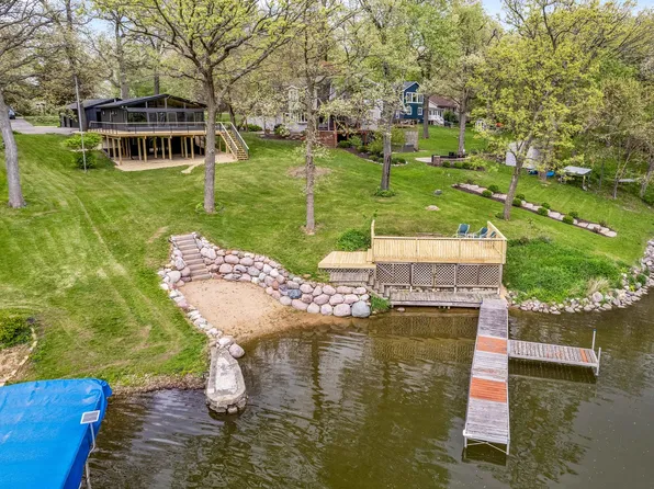 797 Lake Holiday Dr, Sandwich, IL 60548