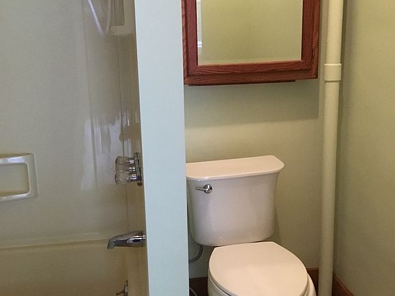 First floor bathroom angle2