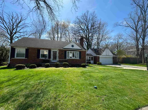 20396 Eastwood Dr, Harper Woods, MI 48225