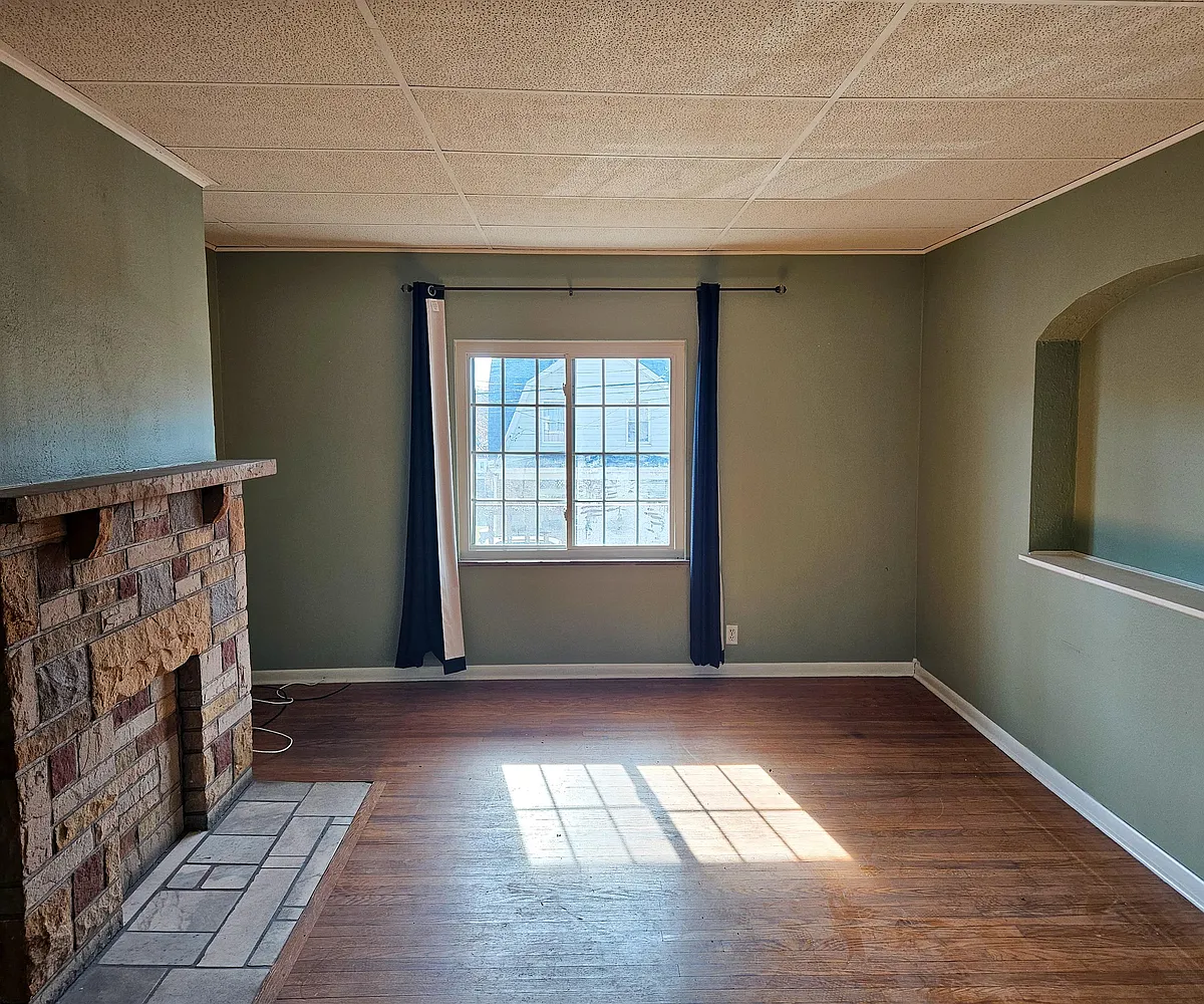 Building Photo - 124 W Eugene Ave #1